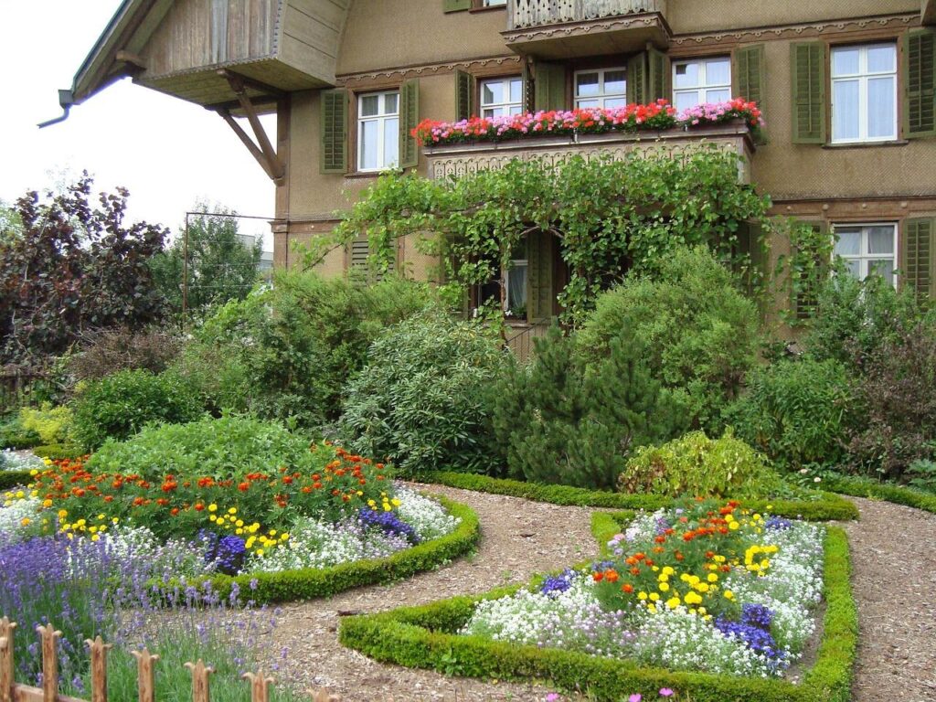 Droomtuin inspiratie met moderne veranda, comfortabele zitruimte en duurzame tuinontwerp elementen